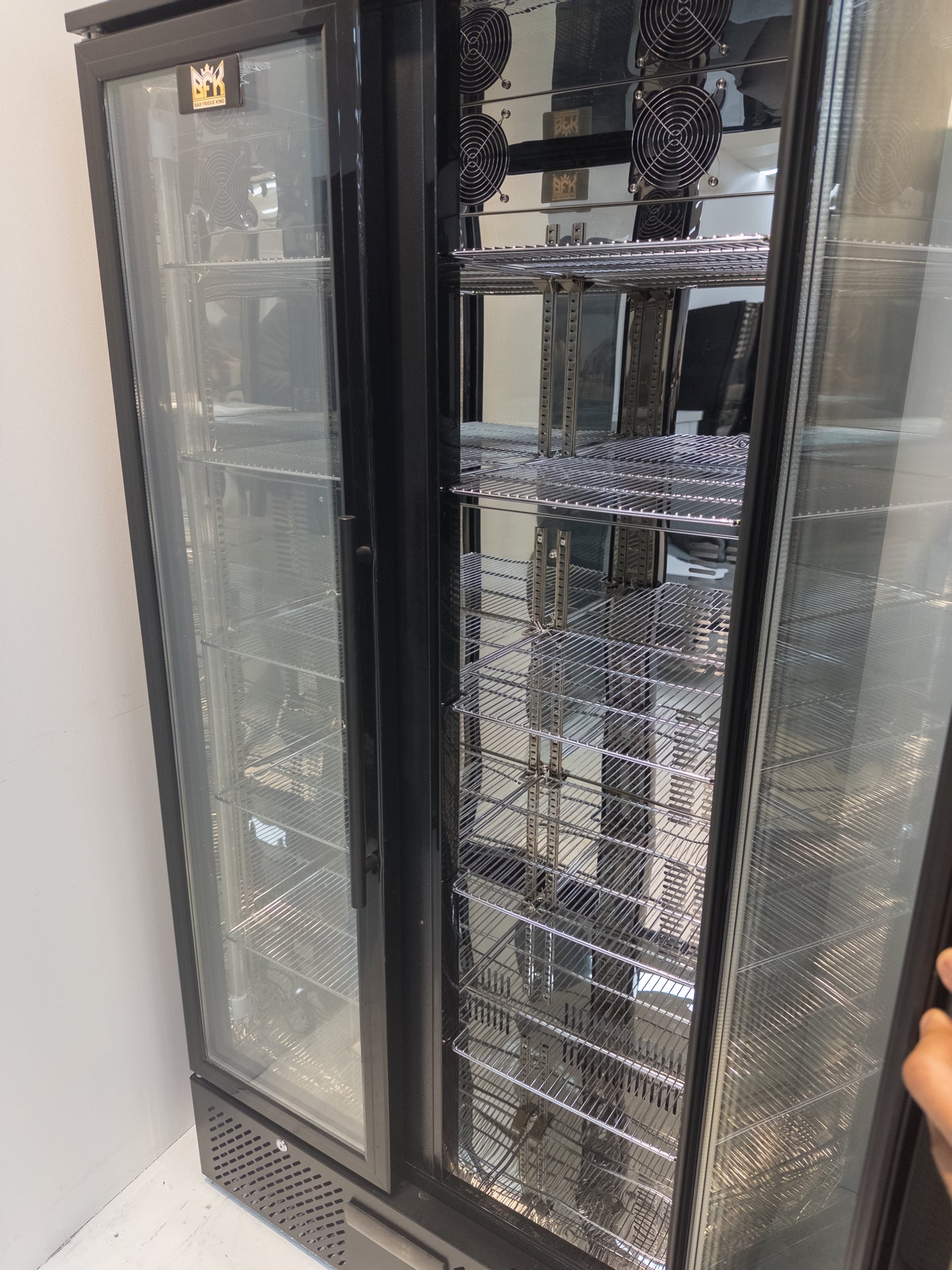 Floor Stock 458L Tropical Rated Triple Glazed Double Door Commercial 458ltr Upright Wine Bar Fridge Black